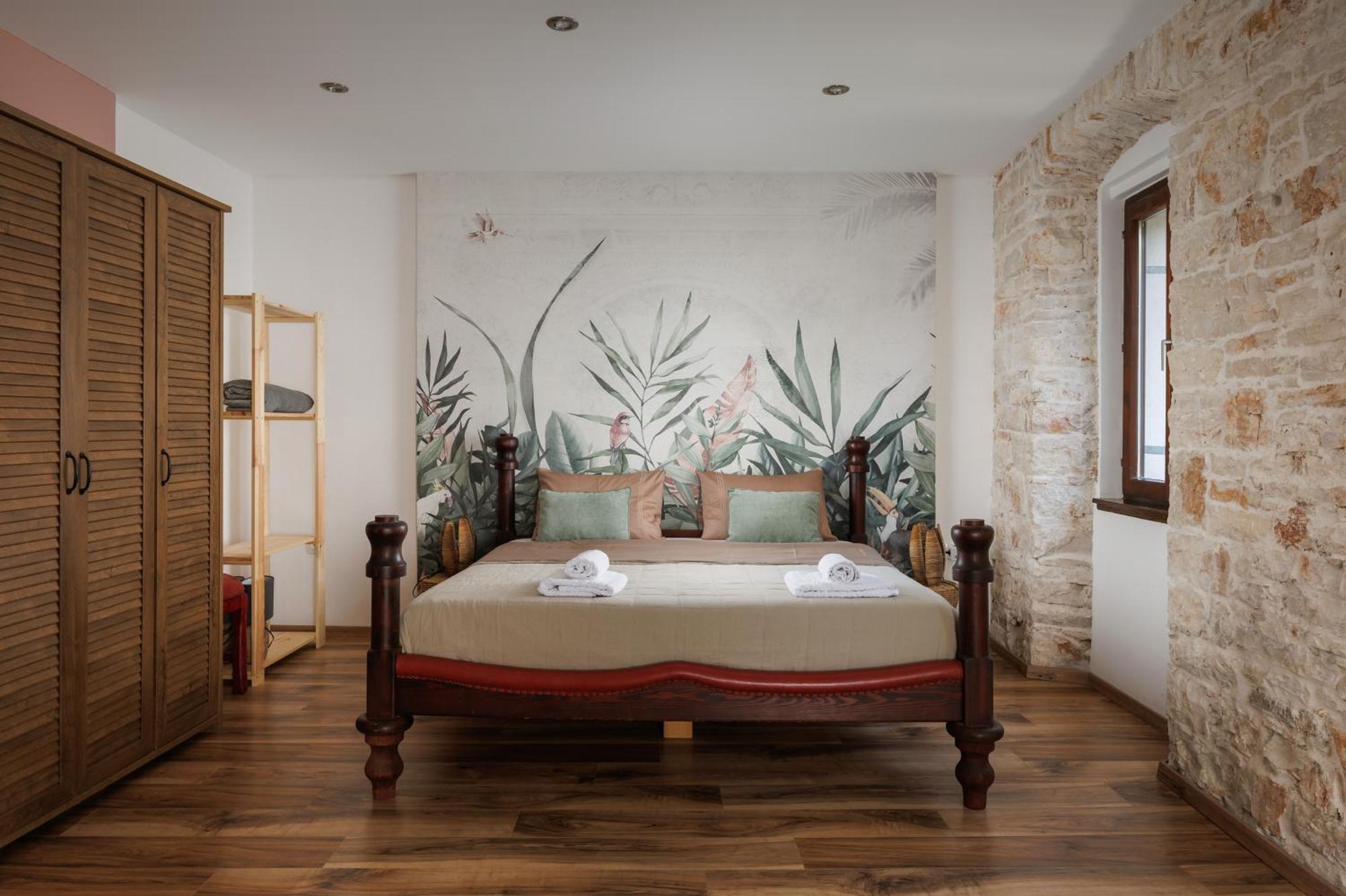 Old Town Nona - Balcony, Garden And Free Parking *